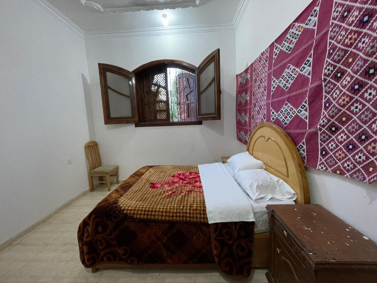 Bob Marley Bed & Breakfast & Restaurant Luxor Exteriör bild