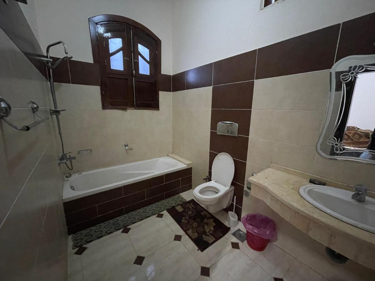 Bob Marley Bed & Breakfast & Restaurant Luxor Exteriör bild