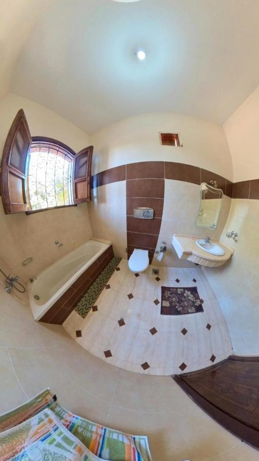 Bob Marley Bed & Breakfast & Restaurant Luxor Exteriör bild